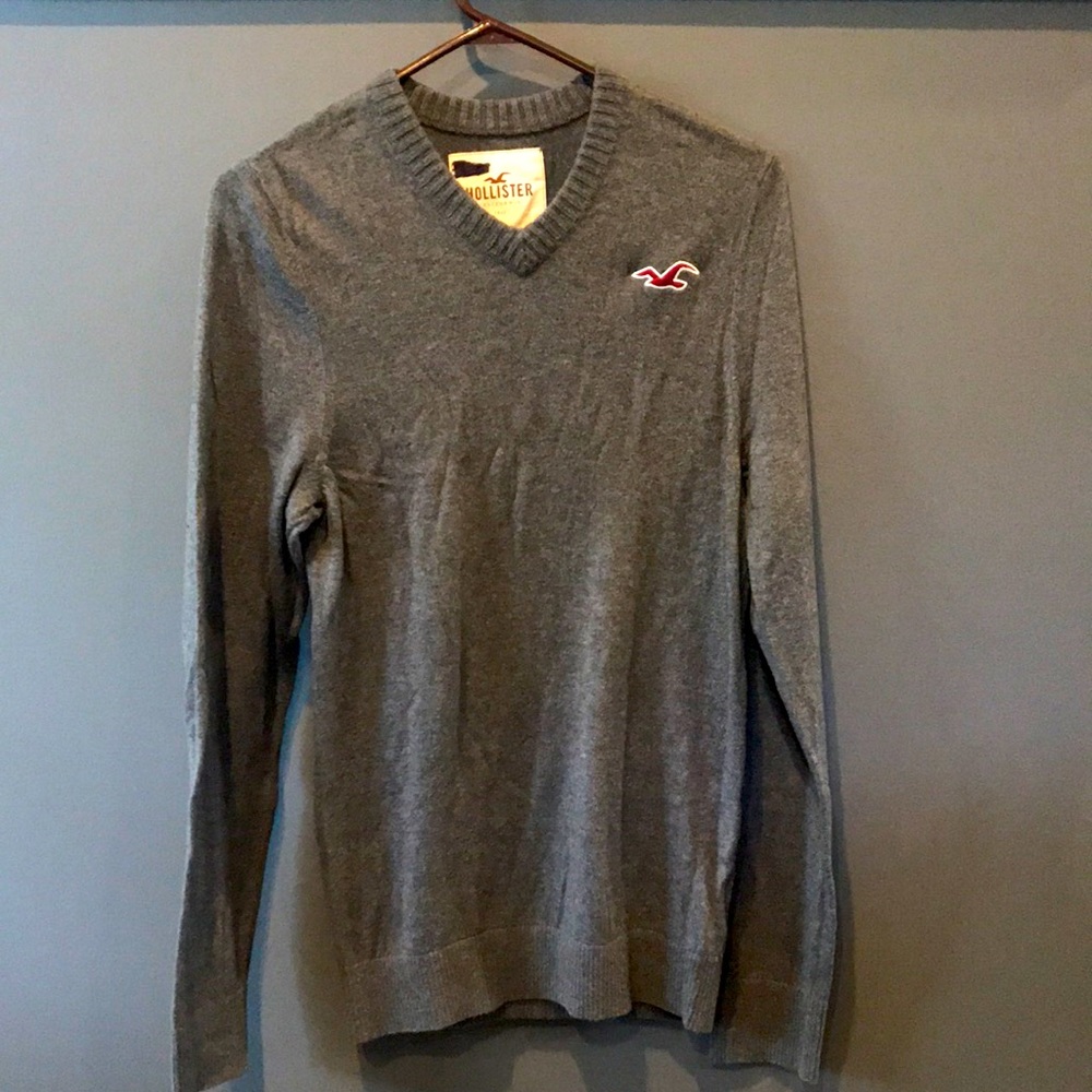 Men’s Hollister V-Neck sweater